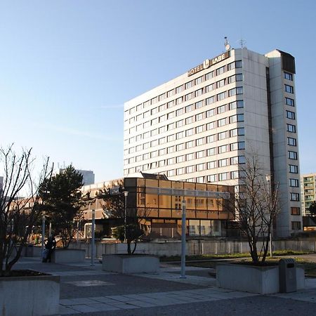 Hotel Labe 帕尔杜比采 外观 照片