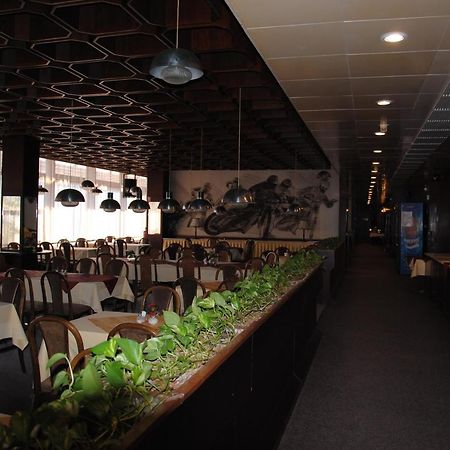 Hotel Labe 帕尔杜比采 外观 照片