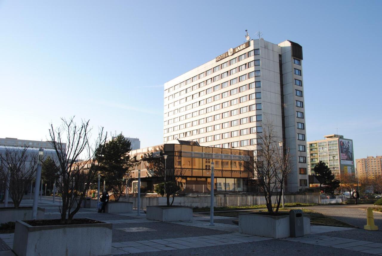 Hotel Labe 帕尔杜比采 外观 照片
