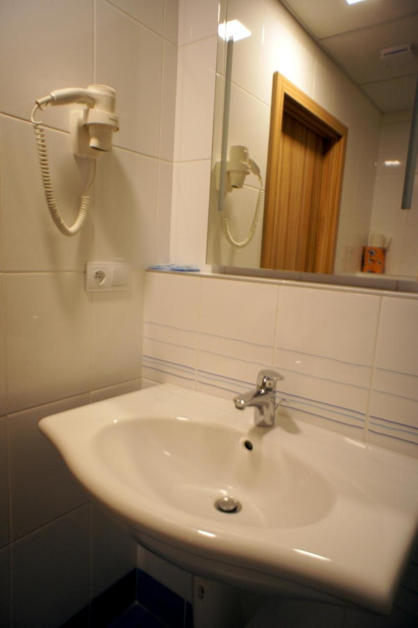 Hotel Labe 帕尔杜比采 外观 照片