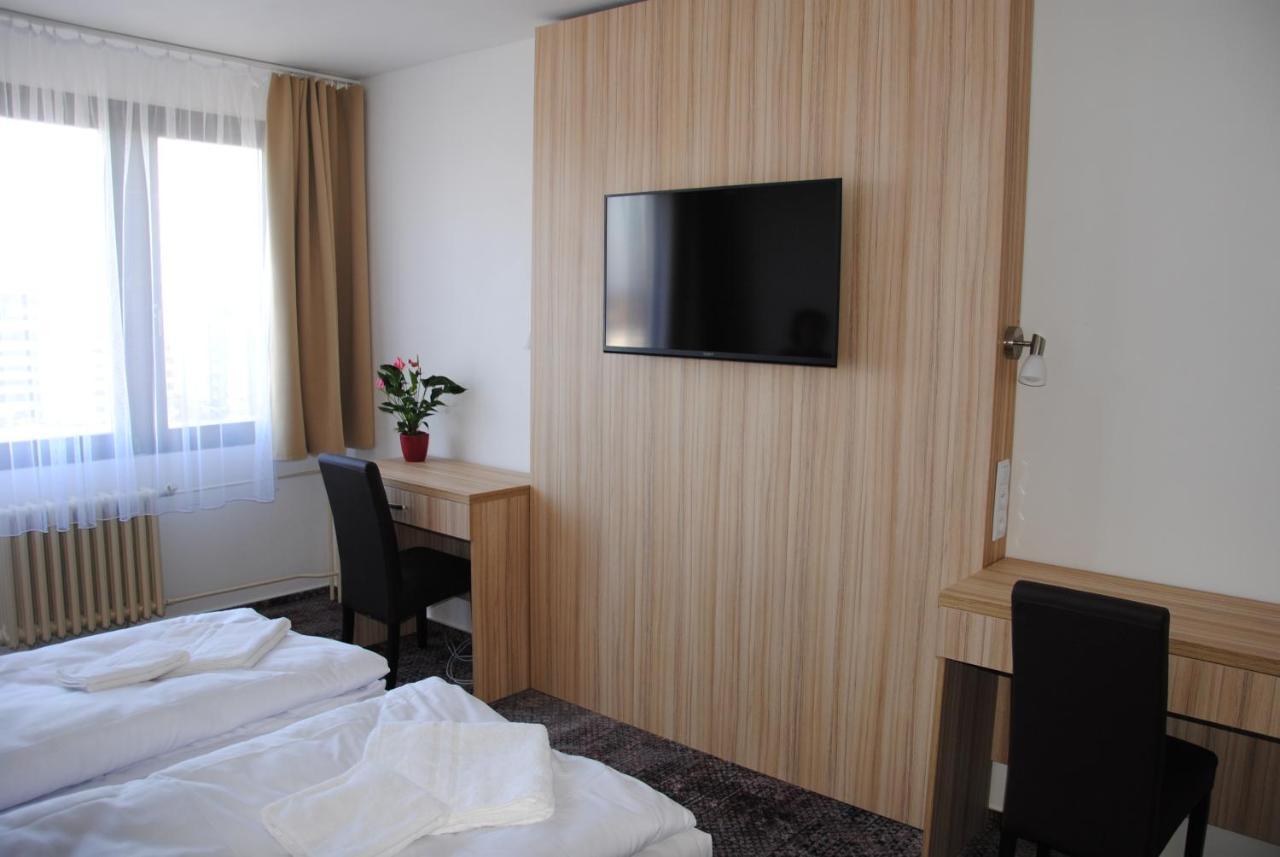 Hotel Labe 帕尔杜比采 外观 照片