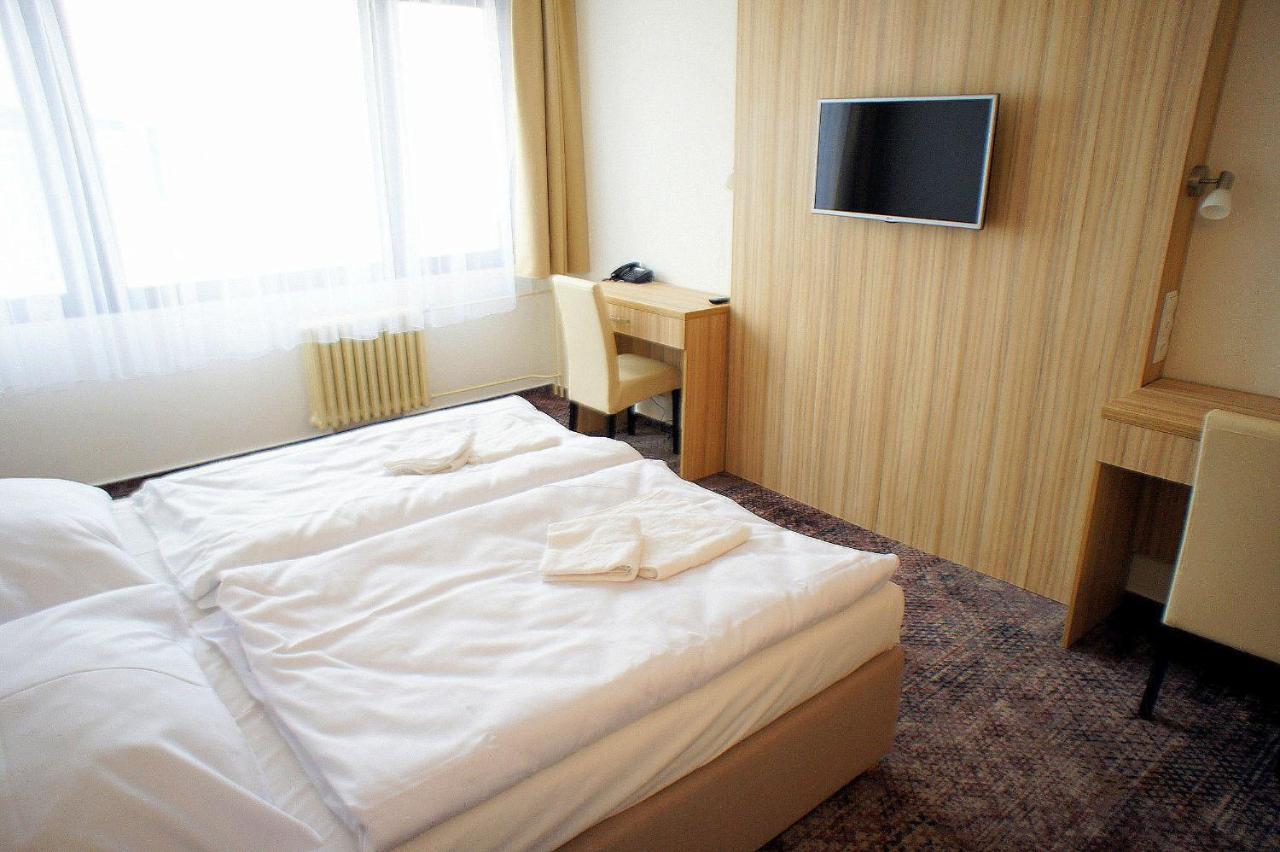 Hotel Labe 帕尔杜比采 外观 照片
